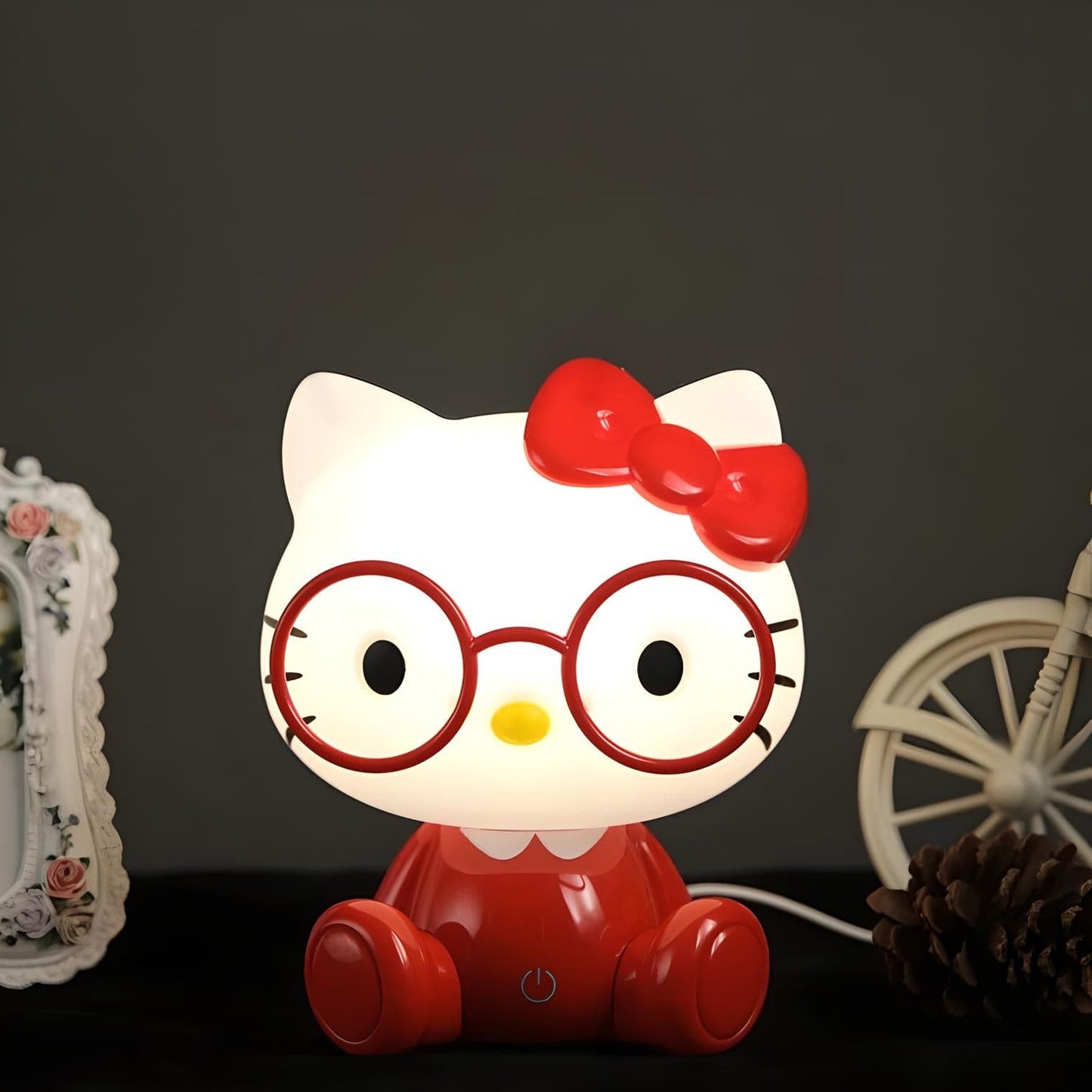 Veilleuse Hello Kitty rouge à lunettes 