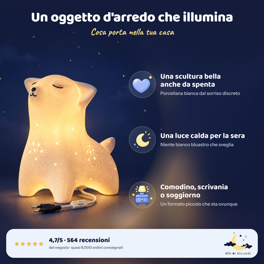 Luce notturna volpe in ceramica bianca, un oggetto d'arredo che illumina: scultura bella anche da spenta, luce calda, comodino, scrivania o soggiorno