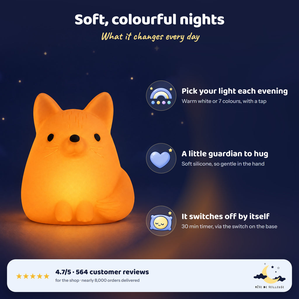 Orange fox night light on a night-blue background with its three benefits: choice of light, soft silicone to cuddle, timer
