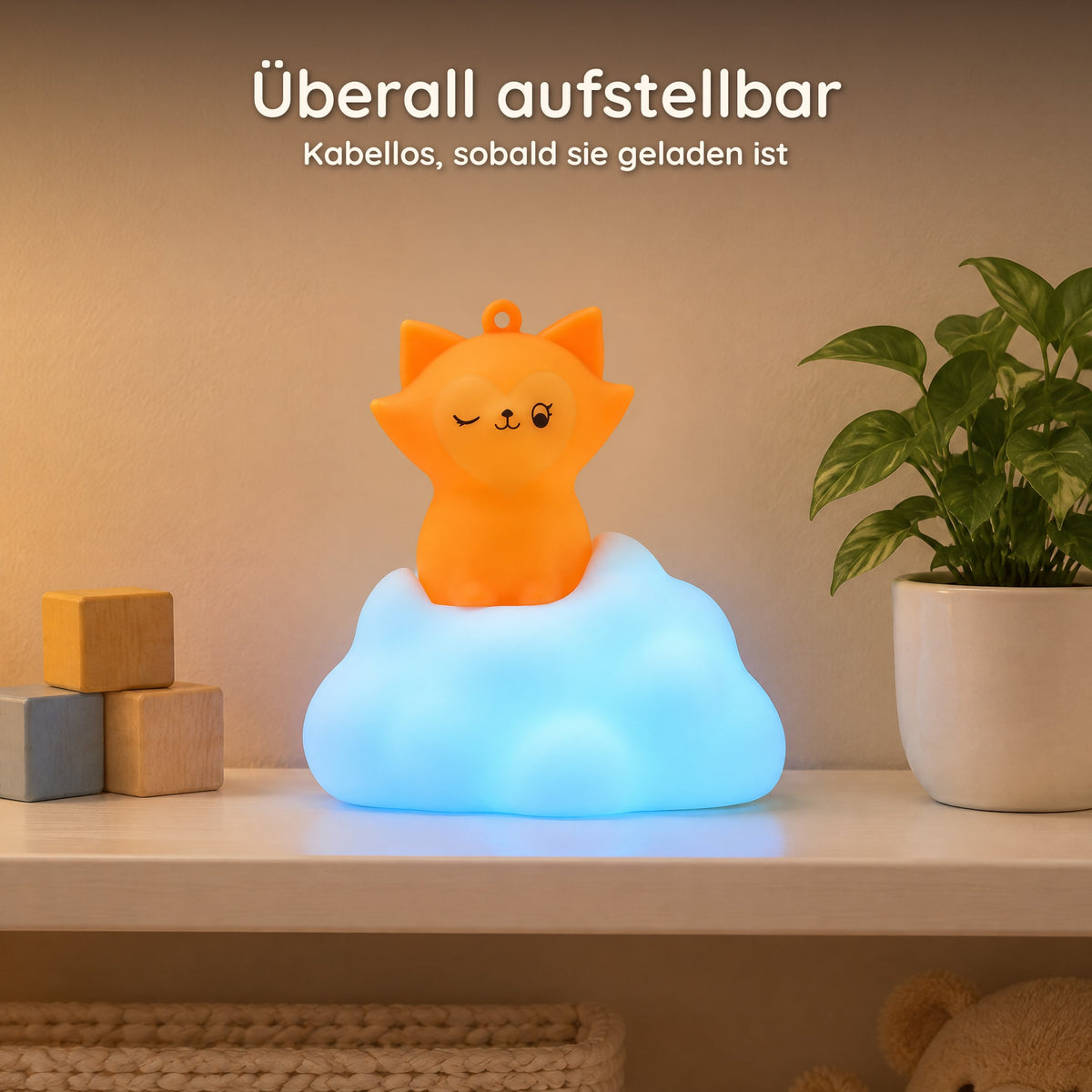 Fuchs-Nachtlicht auf Wolke mit blauem Licht auf einem Regal im Kinderzimmer, kabellos nach dem Aufladen